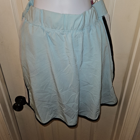 SHORTS - Picture 1 of 2